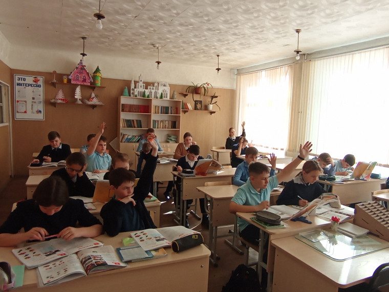 Показательные уроки учащихся психолого-педагогического класса.